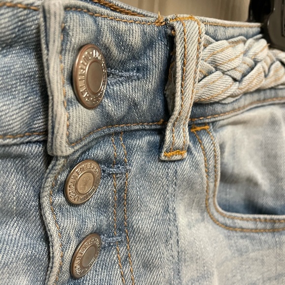 American Eagle Light-Wash Jean Shorts - Picture 4 of 4